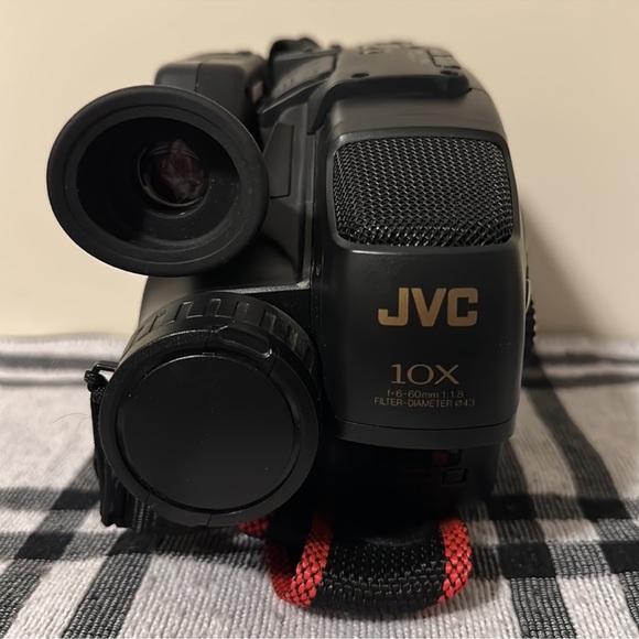 Vintage JVC Compact VHS Camcorder & Accessories - Picture 10 of 14